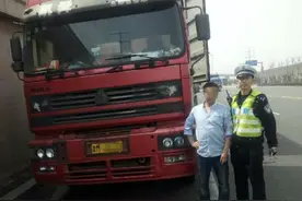拿着亲哥的驾驶证开车上路，“套证”司机被扣24分图片