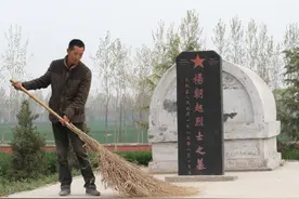 可敬！商丘情义父子守烈士墓28年：是传承也是责任和信任图片