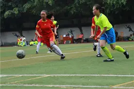 东坡区三苏路小学女子足球队勇夺冠军图片