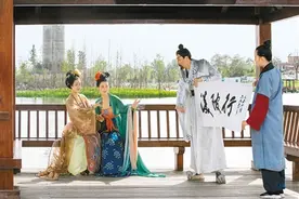西安市民踏春乐趣多 渼陂湖巧遇“杜甫”图片