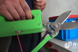 60秒｜80后农民发明电动大蒜剪刀 已申报专利图片