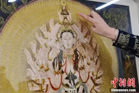 女教师用万根“金丝”掐出“千手千眼观音”图片