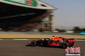 F1中国站里卡多“逆袭”夺冠 维特尔遇事故仅第八图片