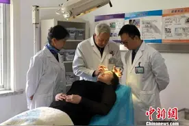 父女失散24年重团圆 军医为女整容圆“美”梦图片