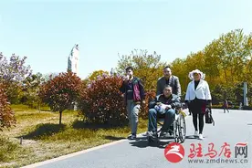 为了母亲的临终嘱托 哥哥照顾患病弟弟一家图片