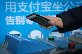 21万安阳市民领取安阳云公交卡图片