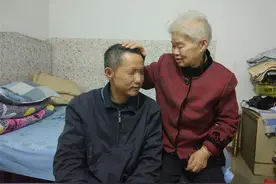 武昌男子离家14年后回家，自称在外漂泊打工，白发老母说“再也不让他走了”图片