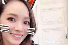 侯佩岑二胎后恢复良好气色红润 晒美照送祝福图片