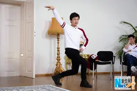 邓超《奔跑吧》突破自我 全英文演讲力证“学霸”图片