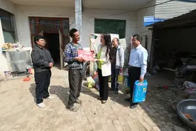 男儿当自强 脑瘫少年撑起一个家 “为福添彩”帮扶菏泽自强少年刘国栋图片