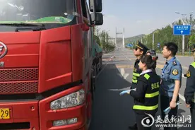 冷水江市多部门强化联勤联动 共筑平安交通图片