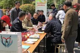 家门口就能给狗狗办“身份证”！石桥社区的爱犬居民再也不用来回跑啦图片