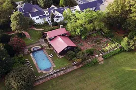 美夫妇林间建生态小镇 过自给自足幸福生活图片