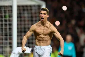 看着C罗恐怖的肌肉线条，33岁的他仿佛“冻龄”了图片