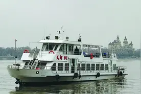 哈尔滨江上轮渡试开航 新增天河01号游江新船 到太阳岛单程2元图片