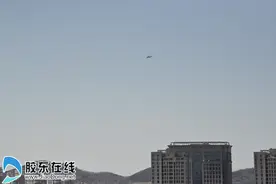 K-32直升机在烟台开展航空护林飞行训练(图)图片