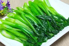 教你几招，青菜炒出来翠绿油亮，收藏起来在家做吧！图片