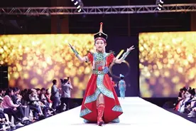 小模特展风采秀自我 多才多艺棒棒哒图片