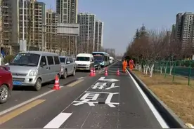 济南的小伙伴，这里你可以借公交车道左转！图片