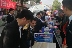 勉县新街子镇巧借”三月三”庙会进行普法宣传图片