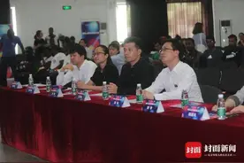 又飙高音又秀英文 “外国人唱中国歌曲”的评委不一般图片