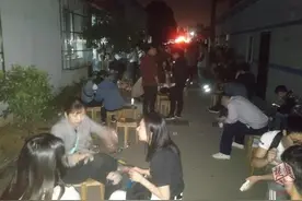 学员扎堆报名驾考，有人通宵排队等了14个小时图片