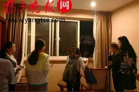 四名外地初中女生凌晨失踪 民警爬窗查找原是虚惊一场图片