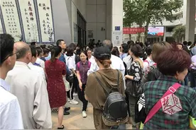 万余初中毕业生赶场武汉“小中考” ，有高中出招让跨区考生“陪考”图片