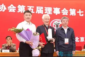 杏花烟雨铸风骨，一生匠心酿功勋，季克良获中国酒业功勋奖图片