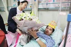 从没尝过生日滋味的双腿截肢男孩 宁波这群医护人员为他圆梦图片