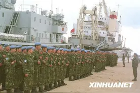 1992年4月24日，中国军队第一次走出国门参与联合国维和行动图片