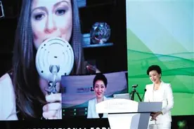 杨澜和希拉里女儿连线视频，聊什么？图片