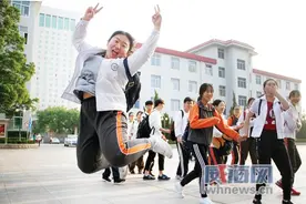 威海1.2万余考生结束夏季高考图片