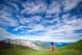 他背40斤装备5小时征服4000米高山，还说一点都不累图片