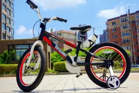 设计用料足够用心的儿童自行车，让孩子的骑行更加安全图片