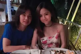 邓紫棋微博发与母亲合照，被网友赞姐妹花图片