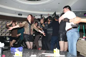 我鼓励老婆参加同学聚会  加班打工三个月 我送了一个大的惊喜图片