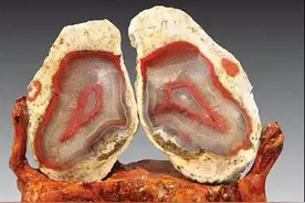 战国红玛瑙每一块都充斥着自然界的瑰丽气息，从材质分析图片