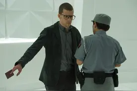 《惊天魔盗团2》破5亿 “绿巨人”水中窒息实拍图片