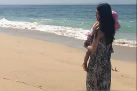 王力宏女儿王嘉莉听妈妈胎动，关于胎动，那种感觉你知道么？图片