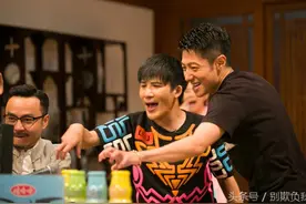 大张伟幼稚出新高度，竟和表情包撒贝宁说段子互黑？图片