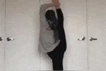 爆笑动态图：好厉害的妹子，秒杀一字马（第2301期）图片