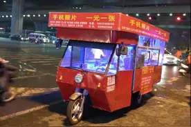游走在郑州街头的“豪华”房车图片