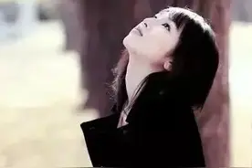 不管是友情还是爱情， 你来，我热情相拥。 你走，我坦然放手！图片