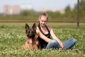 俄罗斯小美女 Victoria 与爱犬MORRIGAN 新照图片