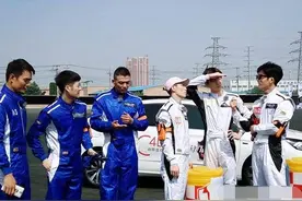 井柏然王凯萧敬腾王嘉尔杨烁白敬亭史上最有颜值的综艺节目来了图片