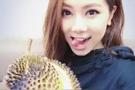 邓紫棋吃起美食来还这么漂亮，女神就是有范儿！图片