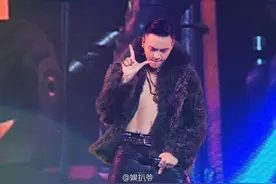 几大帅哥撞衫，同一件衣服谁穿上最丑？图片