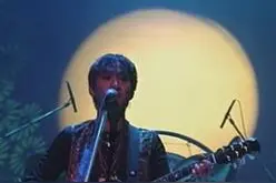 Beyond演唱会 黄家驹因为一个小举动露出迷之微笑图片