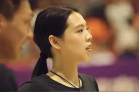 篮球圈的“花木兰”，谁说女生不能吹裁判?图片